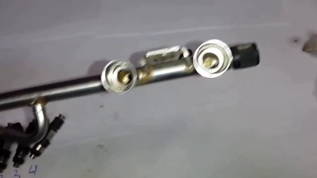 чистка форсунок,смотрим как распыляют,cleaning nozzles with their hands смотреть онлайн