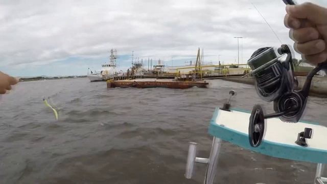 How To Target Flounder Using Fishbites Fight Club’s Dirty Boxer (Curly Tail) смотреть онлайн