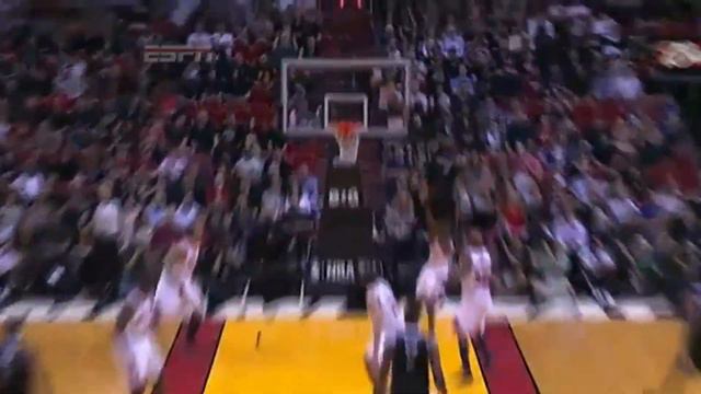 LeBron James alley-oop Dunk over John Lucas Bulls VS Heat MUST WATCH смотреть онлайн