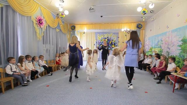 2019. 03. 05 - Сад 169 - 8 марта - группа 16 (Для Татьяны танец с дочкой) смотреть онлайн