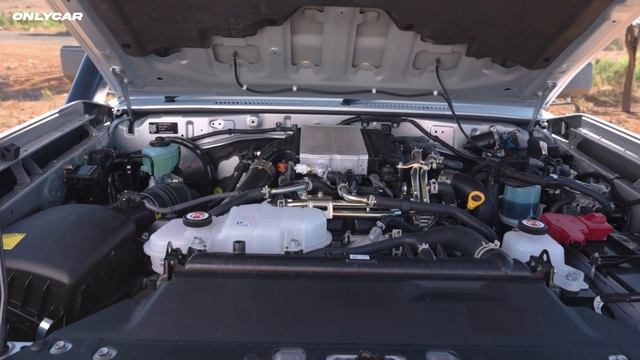 Toyota Land Cruiser 70 2.8L Under the Hood смотреть онлайн