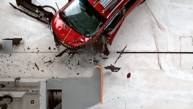 2017 Chevrolet Bolt driver-side small overlap IIHS crash test смотреть онлайн