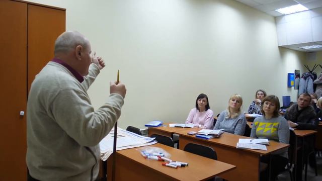 Занятие по теории Анастасия в автошколе «Перекресток» смотреть онлайн