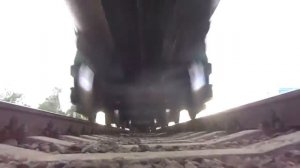 Под поездом.  Электровоз ВЛ10-1371 с грузовым поездом и с приветливым машинистом