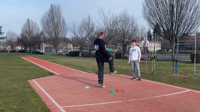 Javelin Throw - Coaching Practice with Eli (Part 1of 2) смотреть онлайн