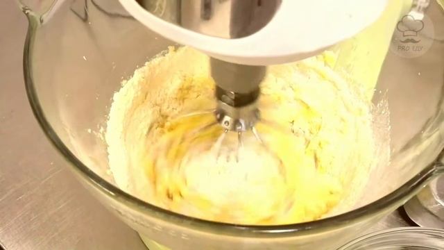 Хотите узнать секрет сочного,нежного яблочного пирога ? Смотрите видео до конца. смотреть онлайн