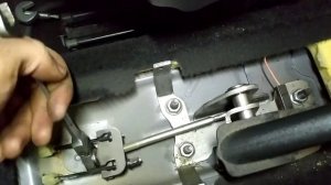 Рено Клио 4 регулировка стояночного тормоза ( ручника)