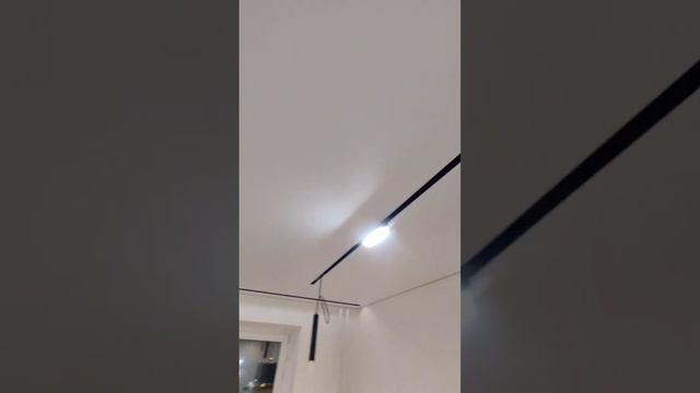 Монтаж натяжного потолка. Магнитная трековая система Luminotti. смотреть онлайн