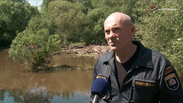 В Серпухове ликвидируют последствия затора на реке Нара смотреть онлайн