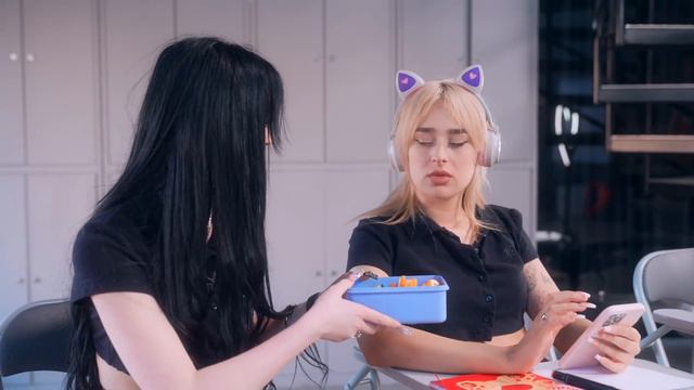 She chose a rich guy over her friends | XOXO EPISODE 9 смотреть онлайн