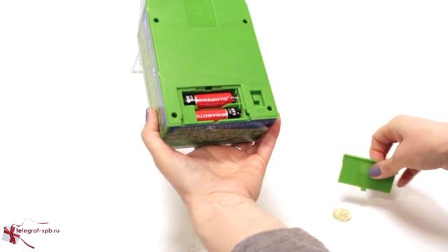 Копилка - Футболист забивающий монетку в ворота смотреть онлайн