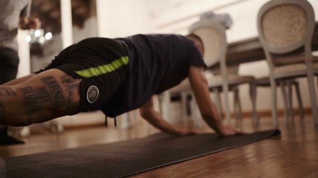 Home Workout for Soccer Players ⚽️Daily Routine w/ William Troost-Ekong смотреть онлайн