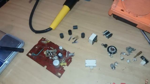 Розбір на дорогоцінні метали радянського радіоприймача Нерль РП 305 смотреть онлайн