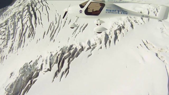 Sinus Motor Glider in the Swiss Alps смотреть онлайн