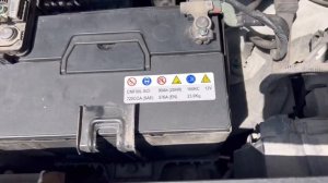 Kia carnival 2.2 crdi how to change battery замена аккумулятора