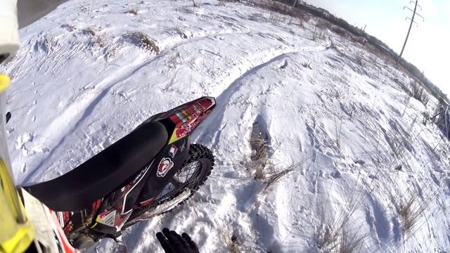 SX 125 : Первый выезд на шипах смотреть онлайн