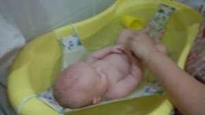 Как правильно (по)мыть голову грудничку (малышу,новорожденному)?