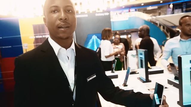 Is the Galaxy S10 REALLY filled with bloatware? смотреть онлайн