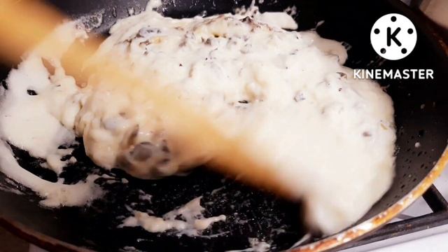Макароны спирали с грибами шампиньон под сливочным соусом . смотреть онлайн