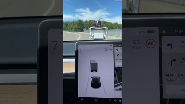 К такому команда Илона Маска была не готова компьютер Tesla сбил с толку конный экипаж. смотреть онлайн