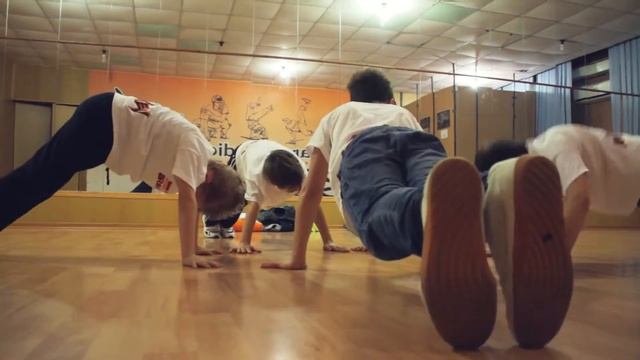 Танцевальная школа Broadway. Breaking kidz. Тренировка участников проекта "Танцор за три месяца" смотреть онлайн