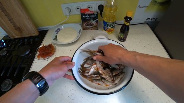 МЕЛКАЯ ЖАРЕНАЯ РЫБА БЕЗ КОСТЕЙ! КАК ПОЖАРИТЬ РЫБУ ВКУСНО! смотреть онлайн
