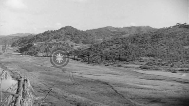 U.S. Troops examine abandoned North Korean T-34 tank. U.S. M4 tanks in action d...HD Stock Footage смотреть онлайн
