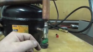 Компрессор для опрессовки холодильных агрегатов и кондиционеров.