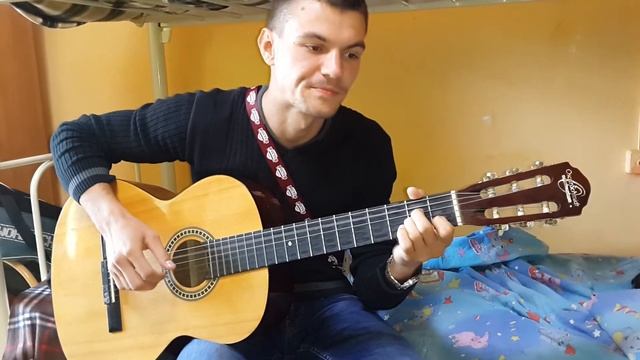 Очень душевная песня! Парень поет под гитару в лагере смотреть онлайн