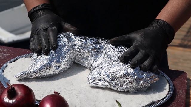 ? кролик ЗАПЕЧЕННЫЙ В 5 КГ СОЛИ, НА УГЛЯХ !!! 2 ЧАСА И МЯСО ОТПАДАЕТ ОТ КОСТЕЙ!!
#кроликвсоли# смотреть онлайн