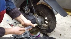 Редуктор Хонда Дио. Моем, меняем масло за 5 минут