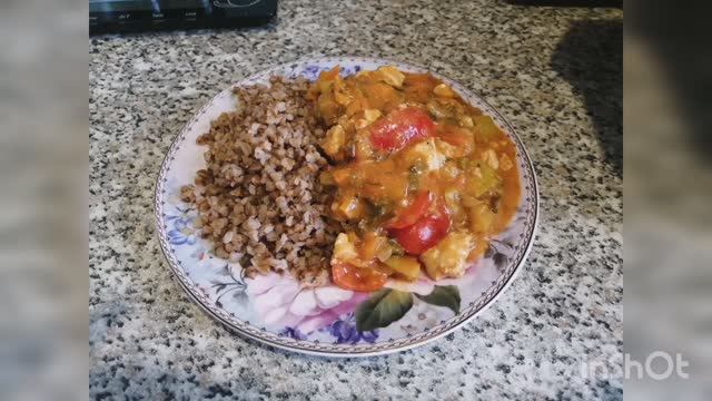 Вкуснейшее овощное рагу с мясом, рассыпчатая гречка на гарнир. смотреть онлайн