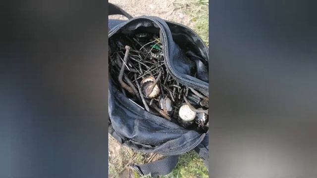 Поиск золота на пляже с поисковыми граблями(трал) и магнит))) смотреть онлайн