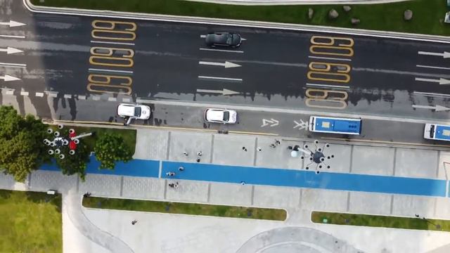 Китай разрешил использовать беспилотные такси без участия человека! смотреть онлайн