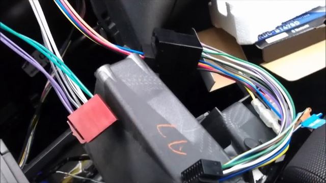 [Tuto] Toyota Corolla E12 2006 remplacement autoradio / Toyota Corolla E12 2006 Radio removal смотреть онлайн