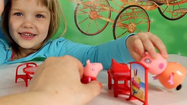 Арина распаковывает игрушку Свинка Пеппа Little girl Arina unpack Peppa pig Toy смотреть онлайн