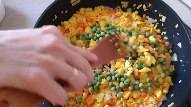 Самый вкусный жареный РИС с овощами и яйцом! Рис по-китайски. Это просто, легко и очень вкусно! смотреть онлайн