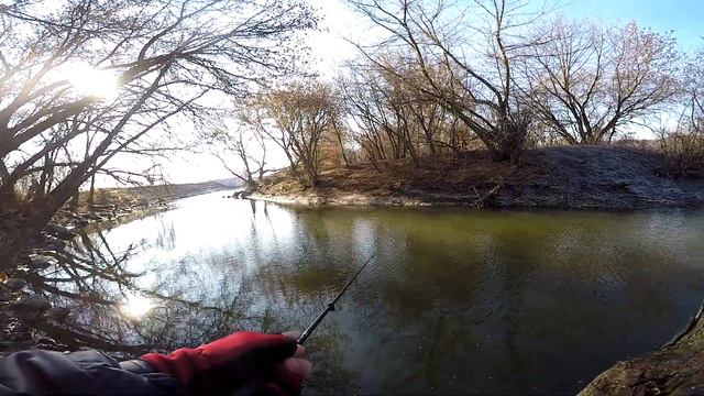 РАЗДАЧА ОКУНЯ на реке Ирпень. Подбор ключика к пассивной рыбе | Микроджиг выручает. | Ультралайт. смотреть онлайн