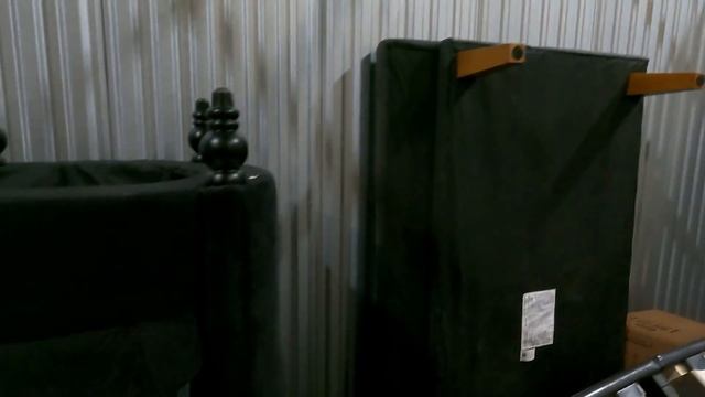 Купил за $750. Думал юнит по растишкам а оказалось склад с одеждой и обувью. И немного про США. смотреть онлайн