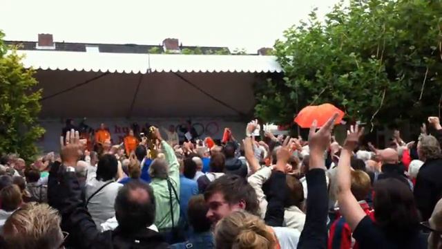 Huldiging Nadine Broersen en Kelly van Zon in Dongen смотреть онлайн