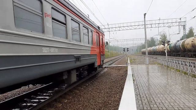 "Тифон!!" ЭД2Т-0017 рейсом Поварово 3-Александров 1 отправляется со станции Иванцево. смотреть онлайн