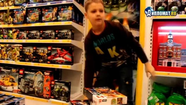 За Деда Мороза детишкам ответила компания Lego смотреть онлайн