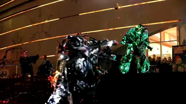 ШОУ РОБОТОВ В МОЛДОВЕ. FIRESHOW FENIX смотреть онлайн