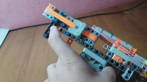 Полуавтоматический пистолет из Лего Техник