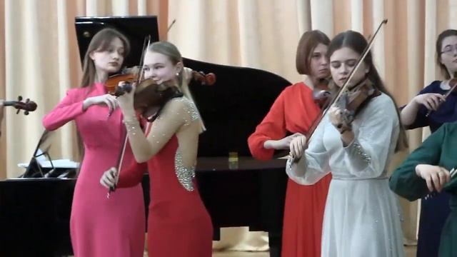 П.И.Чайковский "Вальс цветов". Ансамбль скрипачей "Юность Крыма" смотреть онлайн