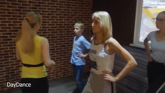 Ча-ча-ча в школе танцев "Day Dance" смотреть онлайн