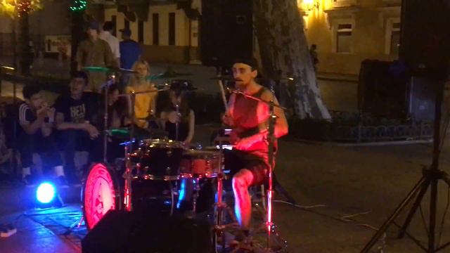 The best drummer ever in Odessa, Ukraine, playing Nirvana - Smells Like Teen Spirit смотреть онлайн