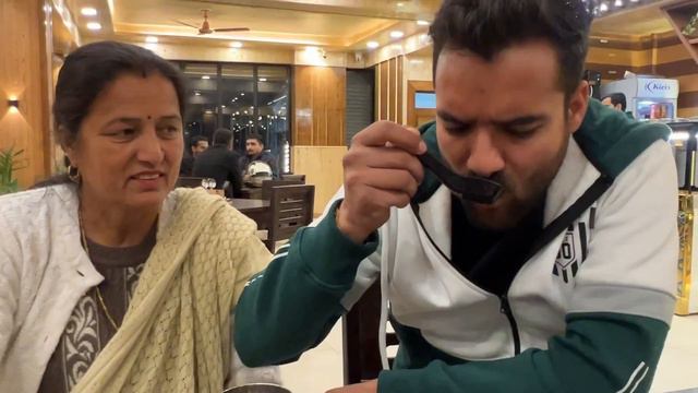 Bhaiya ko Gift kar Diya apna iPhone 14 Pro смотреть онлайн