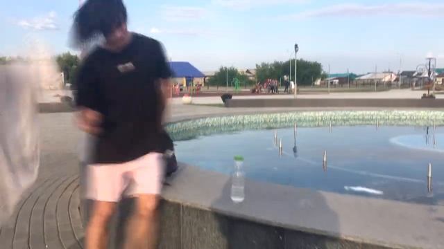 ПОСТАВЬ БУТЫЛКУ И ВЫЙГРАЙ 1000$ ( Water Bottle Flip Challenge ) смотреть онлайн