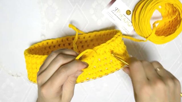 Корзинка из трикотажной пряжи с прозрачными дном и крышкой смотреть онлайн